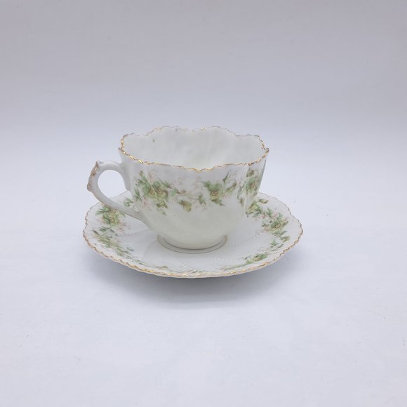 Set of 4 Fine Porcelain Teacups & Saucers - Picture 9 of 11